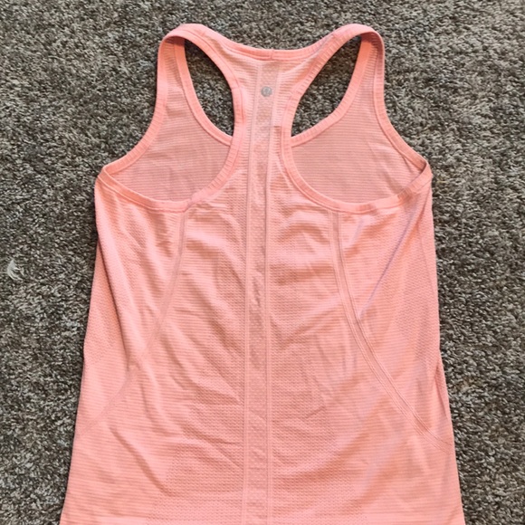 Lululemon - Picture 2 of 4